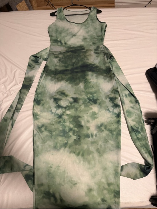 Dresses & Skirts - Scoop Neck Green Tie-Dye Bodycon Dress with Waist Cinching Tie-Backs